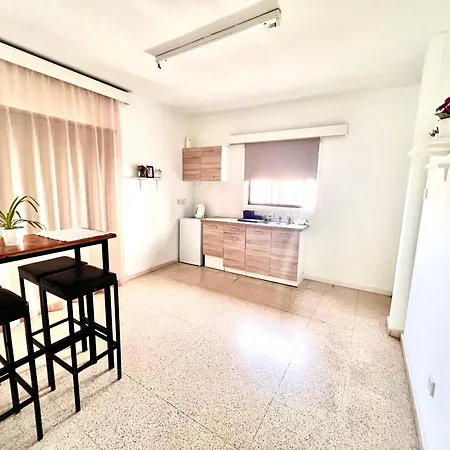 Apt On The Street Of Bars&nightclubs In 11 * Αγία Νάπα