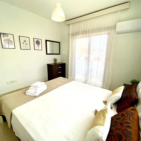 Apt On The Street Of Bars&nightclubs In 11 Appartement *