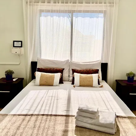 Appartement Apt On The Street Of Bars&nightclubs In 11 *
