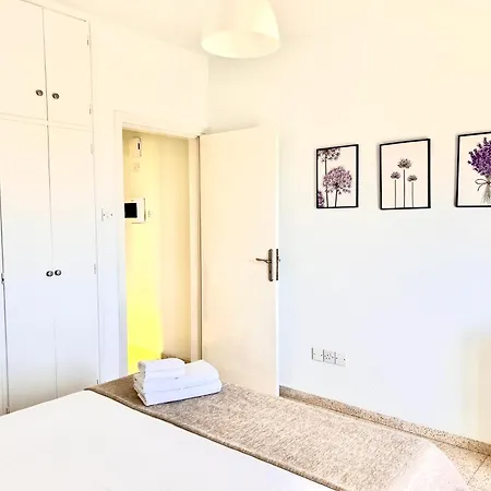Apt On The Street Of Bars&nightclubs In 11 Appartement Ayía Nápa