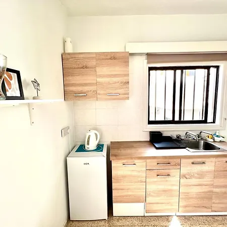 Appartement Apt On The Street Of Bars&nightclubs In 11 *