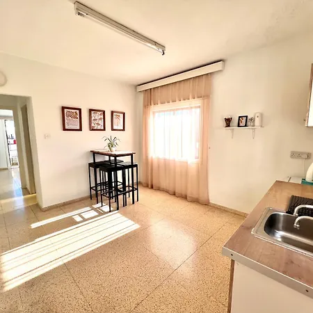 Appartement Apt On The Street Of Bars&nightclubs In 11 *