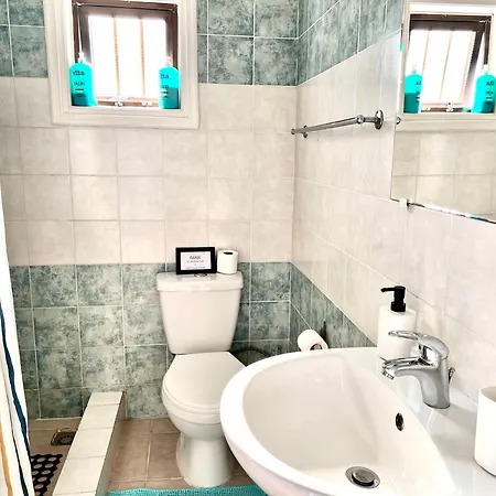 Apt On The Street Of Bars&nightclubs In 11 Appartement