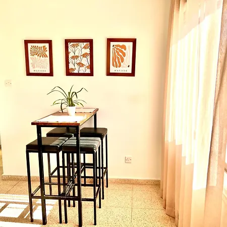 Apt On The Street Of Bars&nightclubs In 11 Appartement *